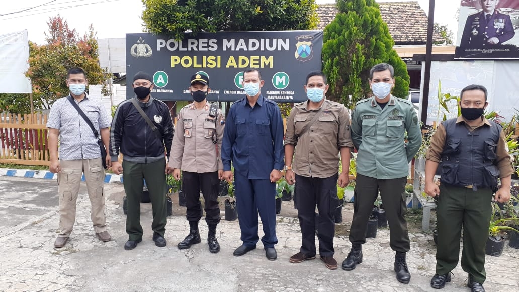 Perhutani KPH Saradan melakukan koordinasi dengan PolsekGemarang dalam rangka antisipasi gangguan keamanan hutan menjelang hari raya Idul Fitri 1442 H.