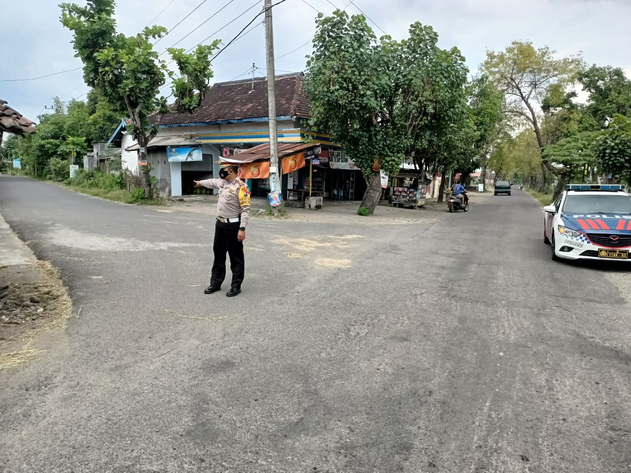 Penjagaan ketat hingga ke jalan - jalan kampung yang di perkirakan di lalui pemudik nekad