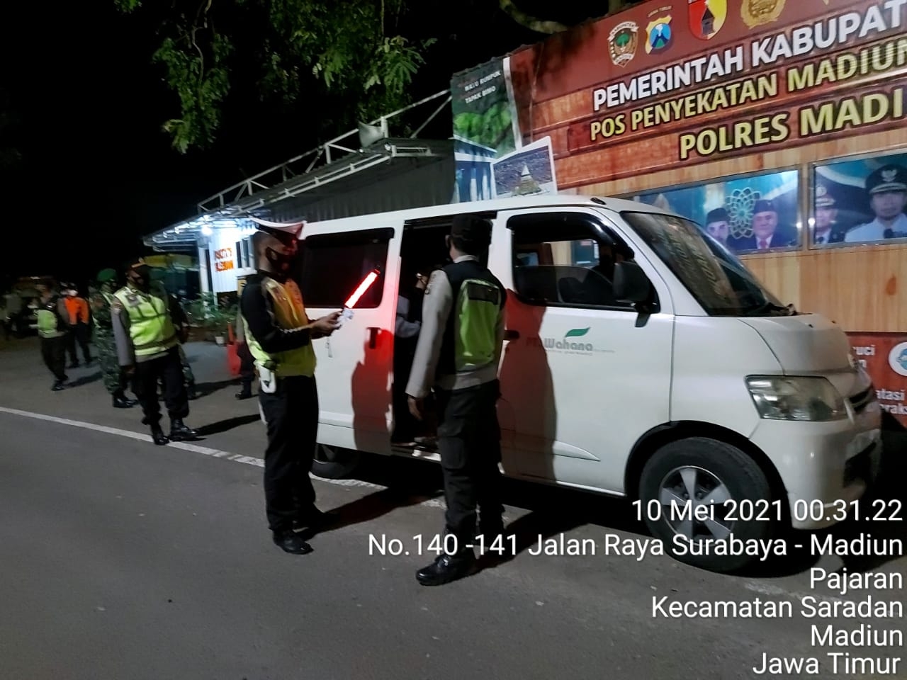 Polres Madiun melakukan penindakan terhadap travel gelap yang nekat membawa penumpang dalam rangka mudik Lebaran 
