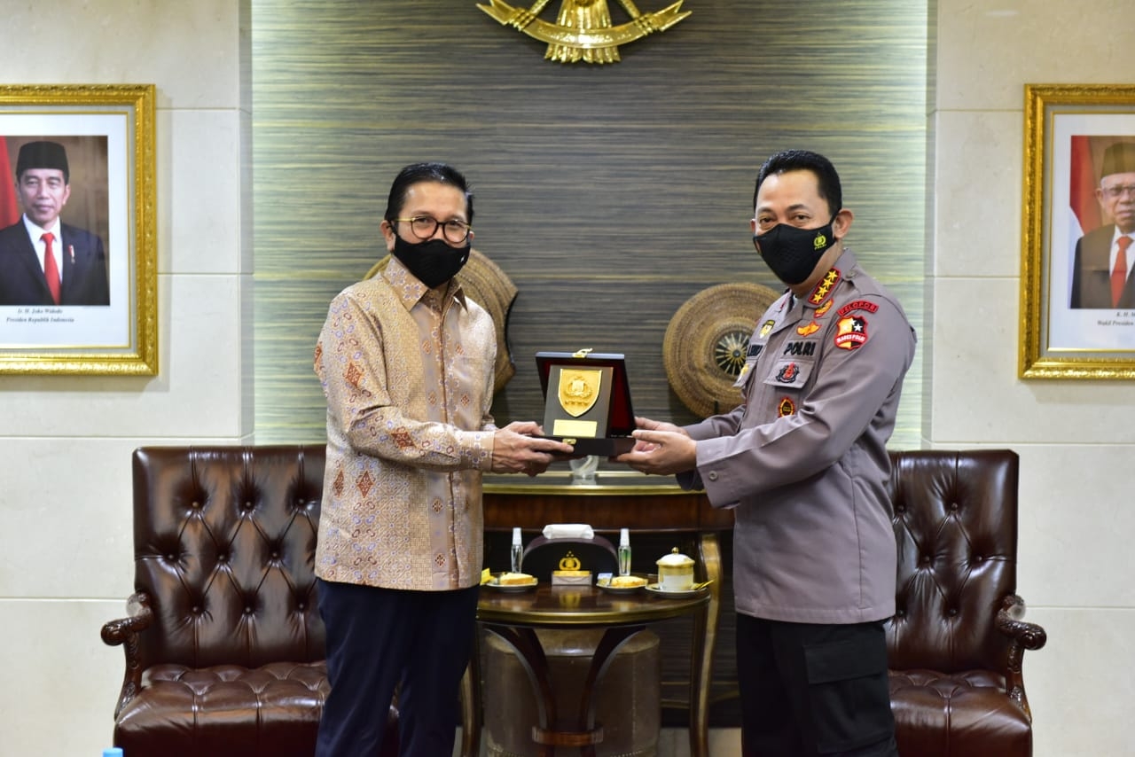 Kapolri Jenderal Polisi Listyo Sigit Prabowo menerima kunjungan Presiden Direktur (Presdir) PT Freeport Indonesia Tony Wenas beserta staf di Mabes Polri