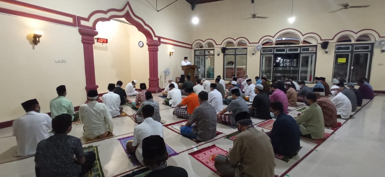 Jama'ah sholat Gerhana Bulan di maajid Darul arqom Kertosari Ponorogo