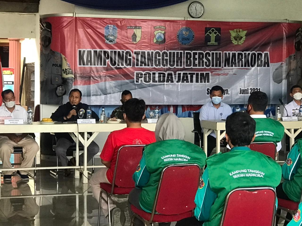 Ditresnarkoba Polda Jatim Saat Meresmikan Kampung Tangguh Bebas Narkoba di Sidoarjo

Menindak lanjuti perintah Kapolri Jenderal Listyo Sigit Prabowo. Direktorat Reserse Narkoba (Ditresnarkoba) Polda Jatim, melaksanakan Peresmian resmikan Kampung Tangguh