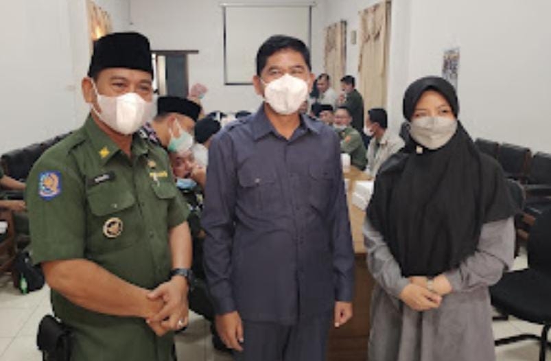 Ketua DPRD Ponorogo Sunarto bersama ketua PAPDESI Riyanto dan Anggota DPRD Christine