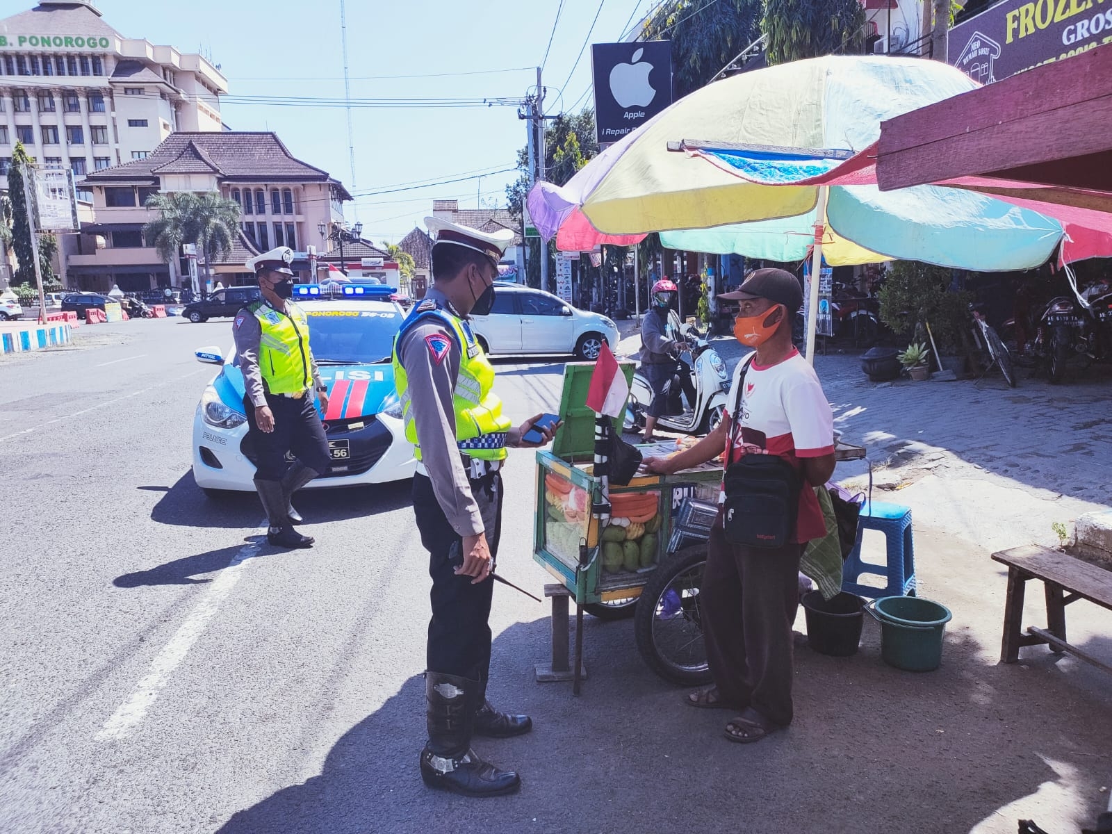 Satlantas Polres Ponorogo dipimpin langsung oleh Kanit Turjawali lakukan giat patroli