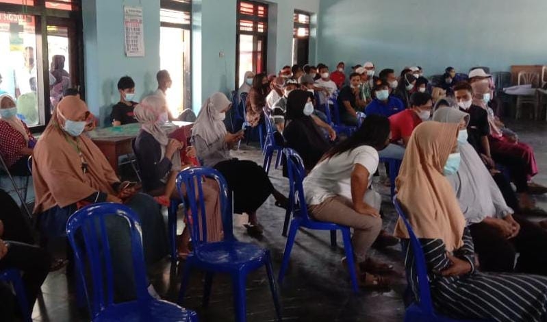 Suasana saat ibu - ibu hamil menunggu panggilan suntikan vaksin COVID 19