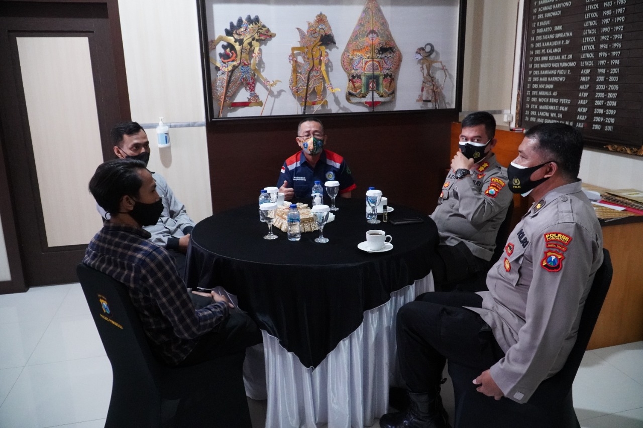 pihak perwakilan dari Universitas Muhammaddiyah Ponorogo beserta Perwakilan Aliansi Front Renaissance, Korlap BEM IAIN,Korlap DEMA IAIN,Korlap PC IMM dan juga Korlap HMI Cabang Ponorogo  saat menyampaikan klarifikasi