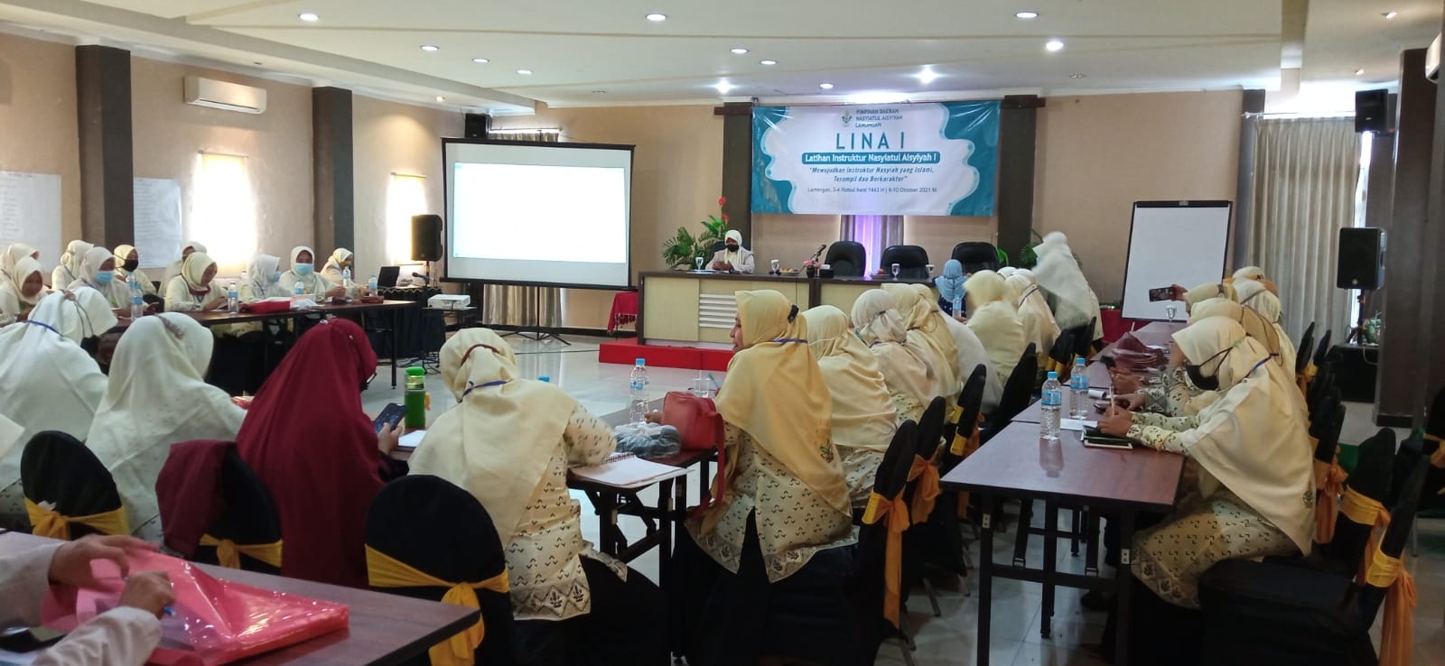 ketua PDNA Lamongan Desi Ratnasari saat memberikan sambutan peserta LINA 1