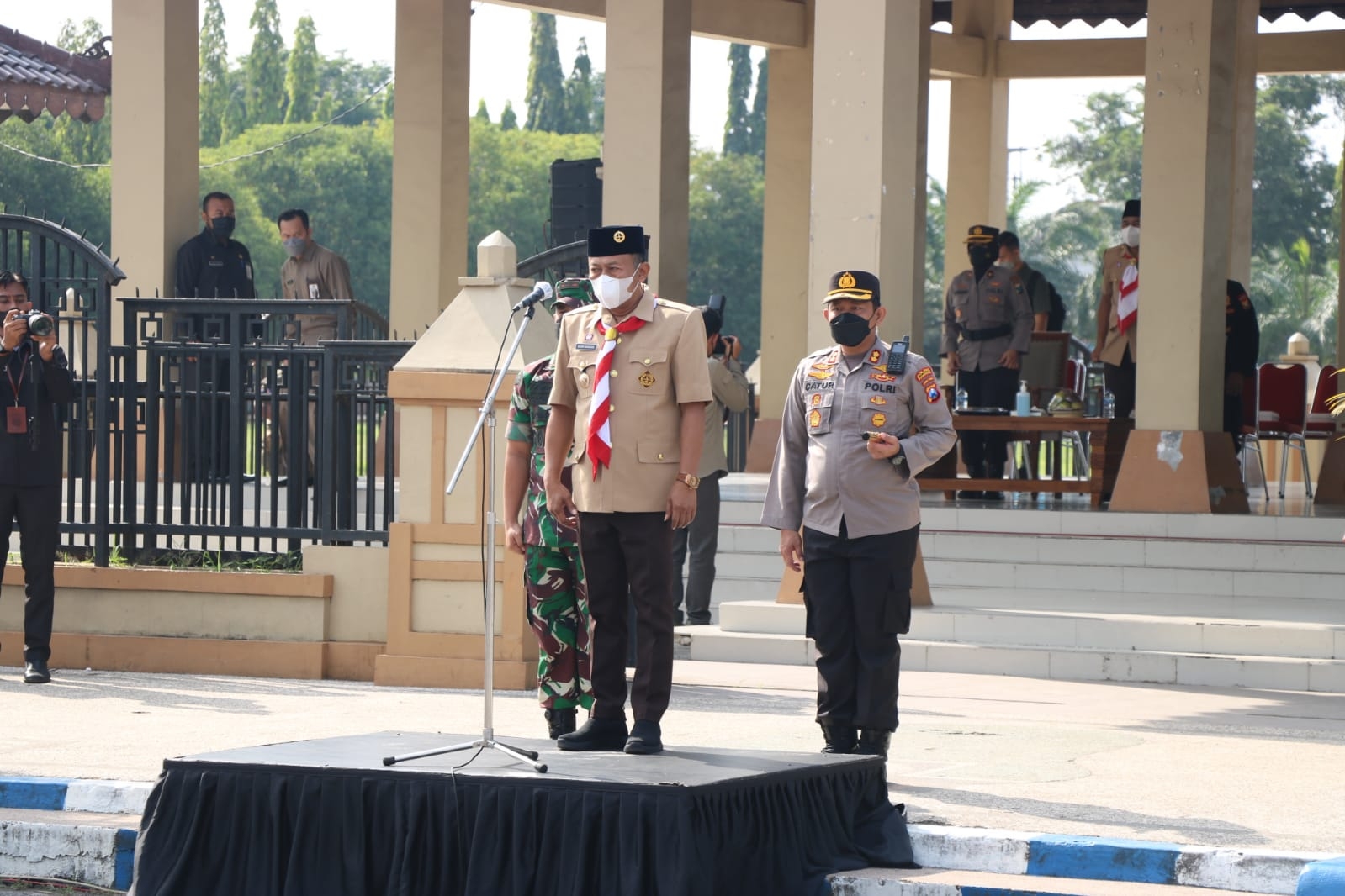 Bupati Ponorogo saat memimpin upacara bersama  Polres Ponorogo 