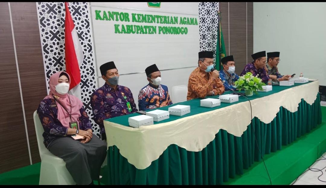 Ikrar wakaf massal oleh kantor Kemenag kabupaten Ponorogo satu satunya di Indonesia.