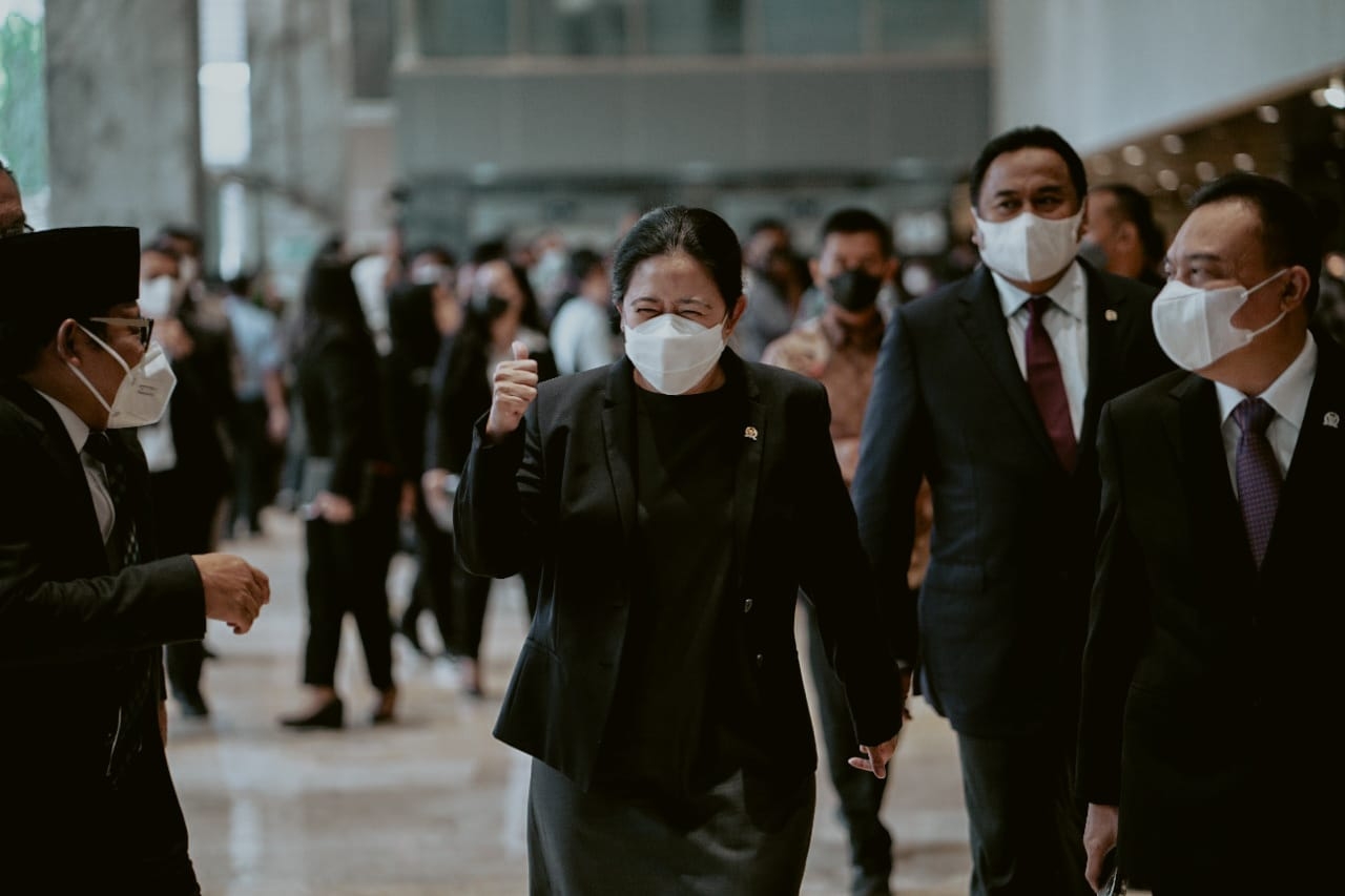 Ketua DPR RI Puan Maharani saat menghadiri rapat paripurna