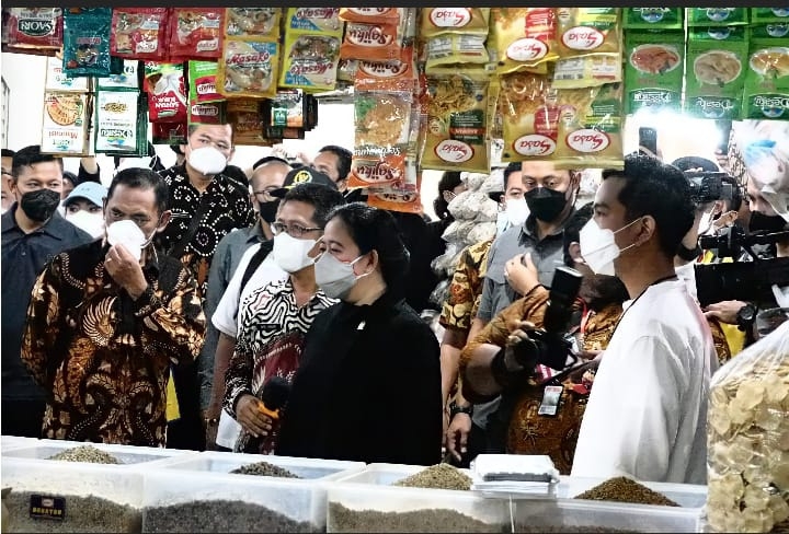 Puan saat di pasar legi Solo  Jawa Tengah