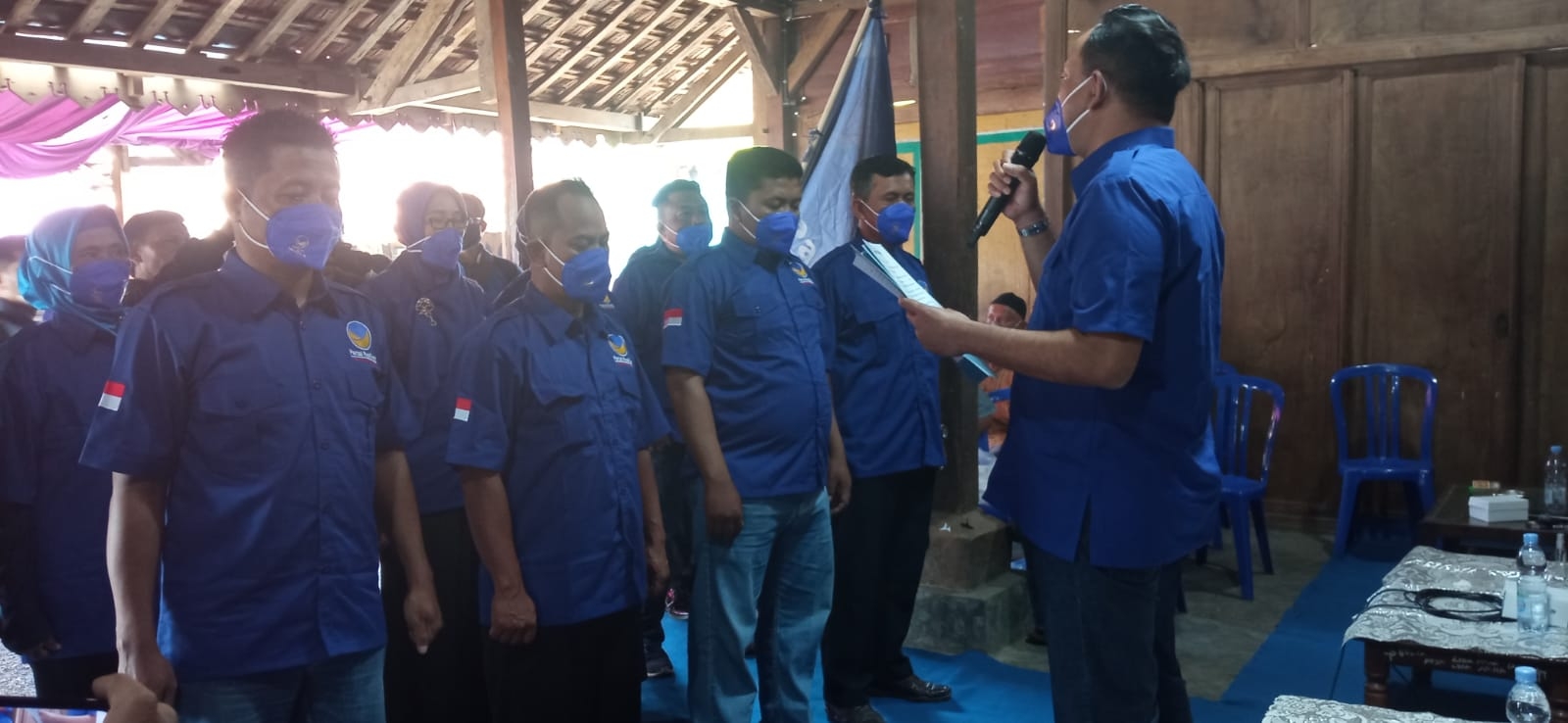 Drs. H. Ipong Muchlissoni Saat Melantik Pengurus DPC dan DPRt se Kec. Jetis