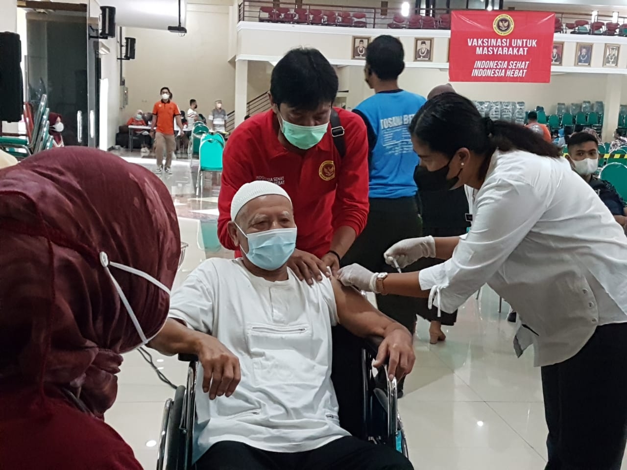 Peserta Vaksinasi 
BIN Daerah Jawa Timur Saat Gelar Vaksinasi Di IAIN Ponorogo