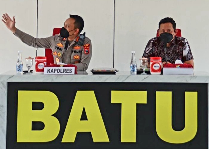 Kapolres Batu, I Nyoman Yogi Hermawan saat Diagram