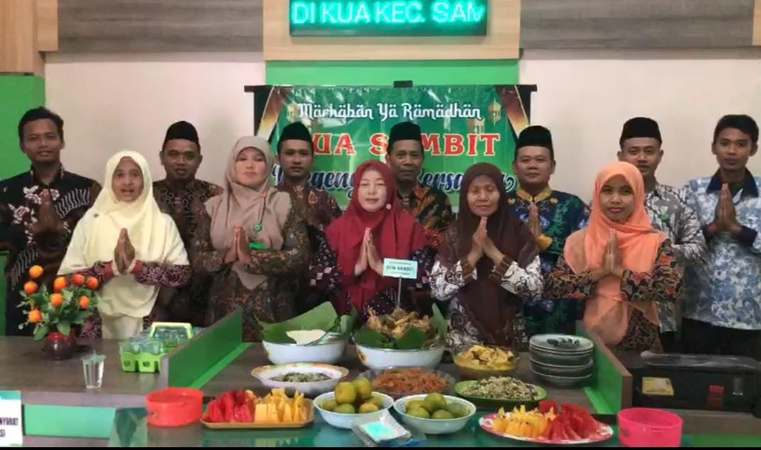 KUA Sambit ikut zoom live streem dalam giat megengan 100 tumpeng