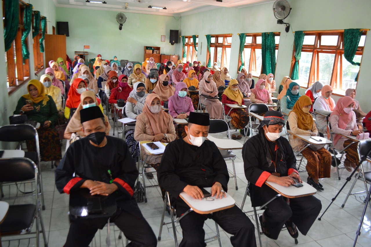 Foto Saat DWP Kemenag Ponorogo Gelar Seminar Pemberdayaan Perempuan di Hari Kartini
