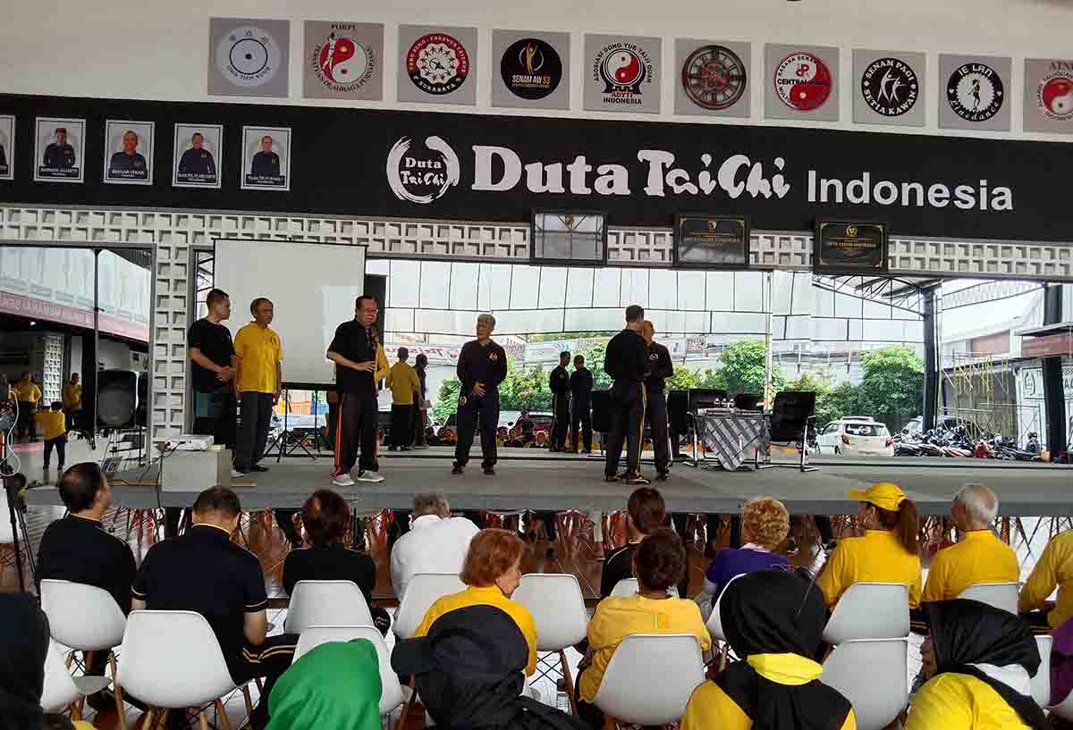 Laoshi Haryanto jadi pemateri dalam seminar