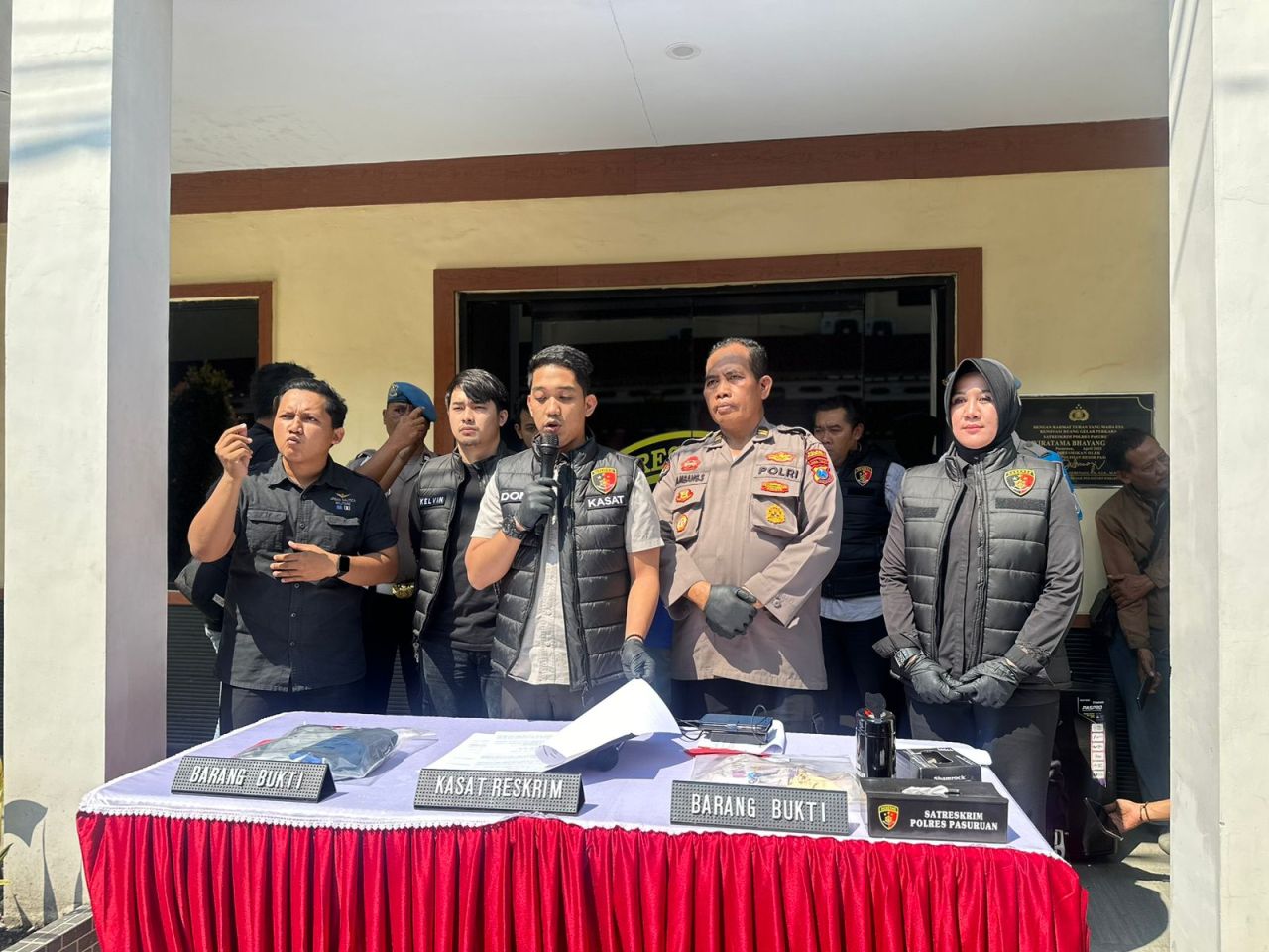 Pelaku pencabulan bersama barang bukti berhasil diamankan petugas