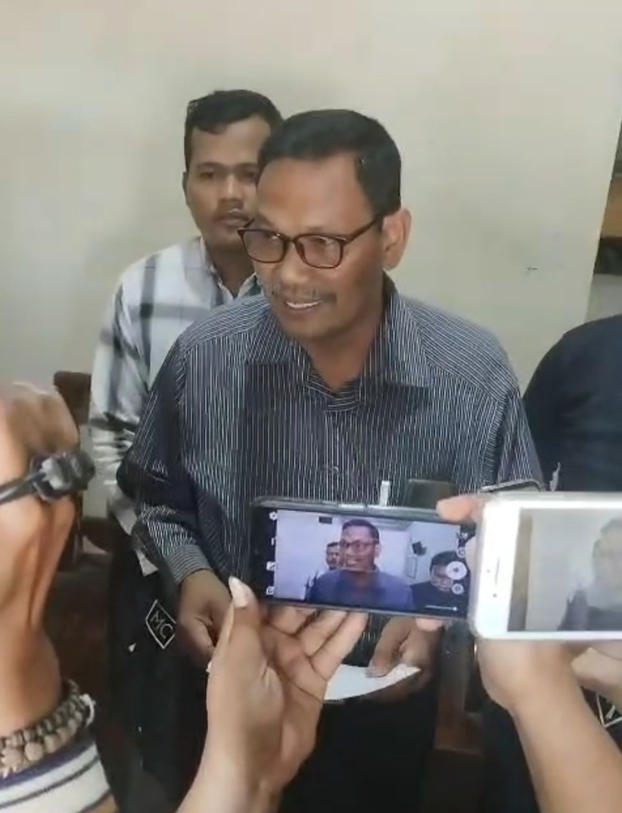 Kuasa Hukum Korban Penipuan, Sujadi, SH saat memberikan keterangan kepada awak media (ist)