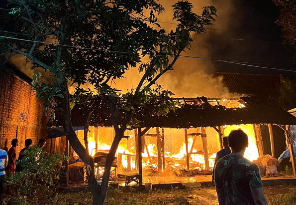 Rumah Pedagang Lentho Terbakar, Lupa Matikan Kompor