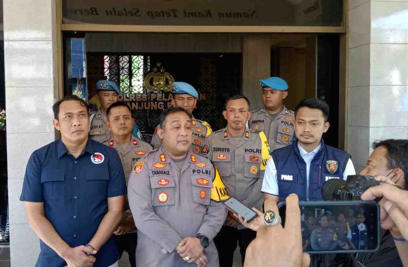 Kapolres Tanjung Perak saat konpers